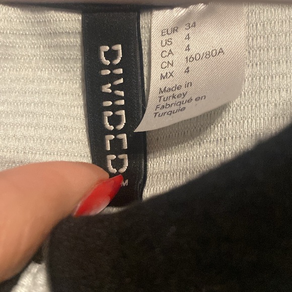 Mint green mini dress with black collar - Picture 3 of 3